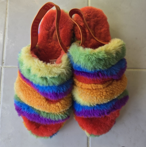 UGG Slides 🌈 - Picture 3 of 5